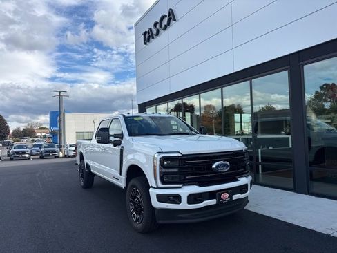 Used 2025 Ford F350 Platinum image 1