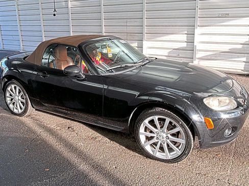 Used 2006 MAZDA MX-5 Miata Grand Touring w/ Premium Pkg RWD image 9