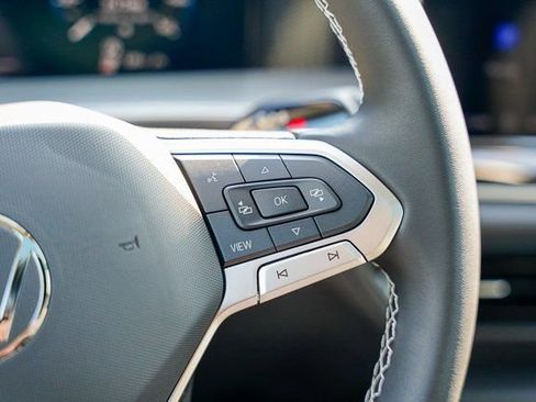 New 2025 Volkswagen Tiguan SE image 12