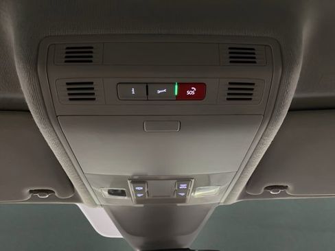 Used 2022 Volkswagen Tiguan SE image 52