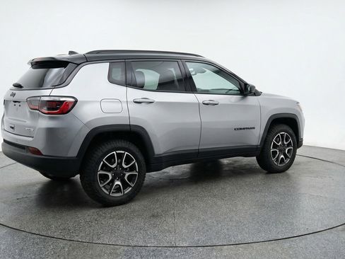 Used 2025 Jeep Compass Trailhawk AWD/4WD image 9