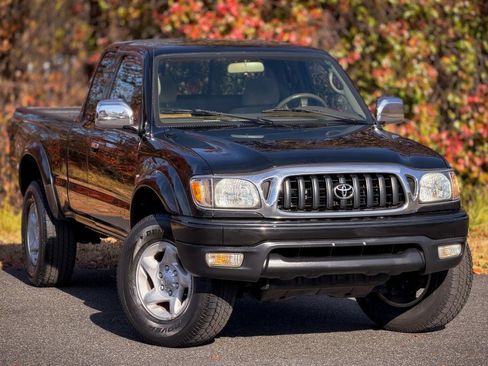 Used 2004 Toyota Tacoma Limited image 1