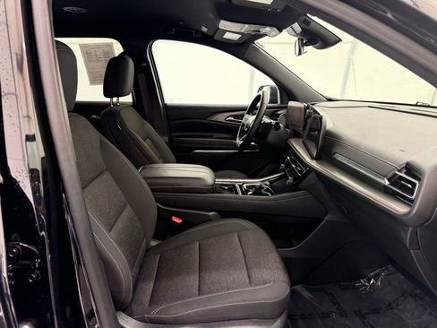 Used 2024 Chevrolet Traverse LS FWD image 25