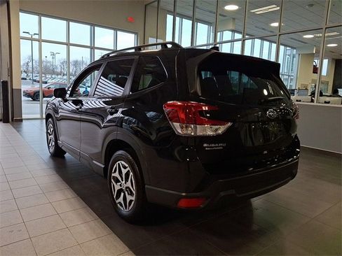 Certified 2023 Subaru Forester Premium image 4