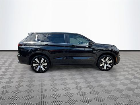 New 2025 Mitsubishi Outlander SE image 4