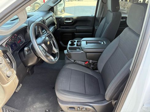 Used 2022 Chevrolet Silverado 2500 Custom w/ Custom Value Package image 11