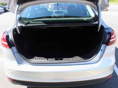 Used 2018 Ford Focus SE image 9
