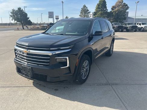 Used 2026 Chevrolet Traverse LT AWD/4WD image 1