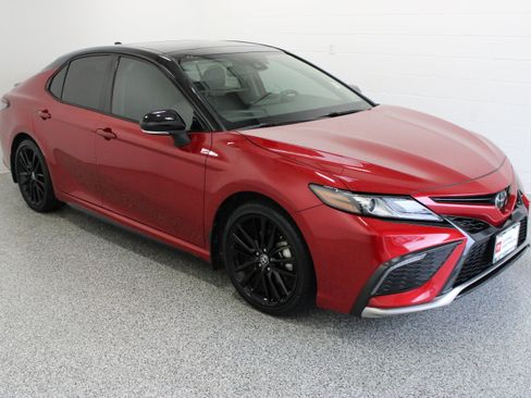 Used 2024 Toyota Camry XSE FWD image 4