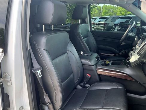 Used 2018 GMC Yukon XL SLT w/ Open Road Package AWD/4WD image 8