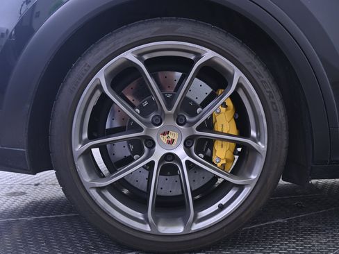 Certified 2022 Porsche Cayenne Turbo GT AWD/4WD image 13