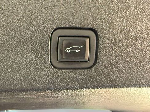 Used 2023 Cadillac XT6 Premium Luxury w/ Technology Package AWD/4WD image 18