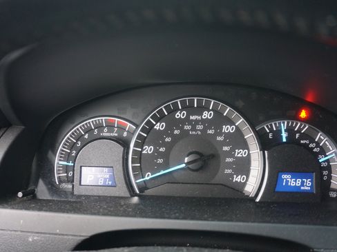 Used 2013 Toyota Camry SE FWD image 9