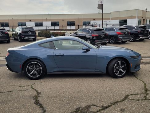 Used 2025 Ford Mustang Coupe image 3