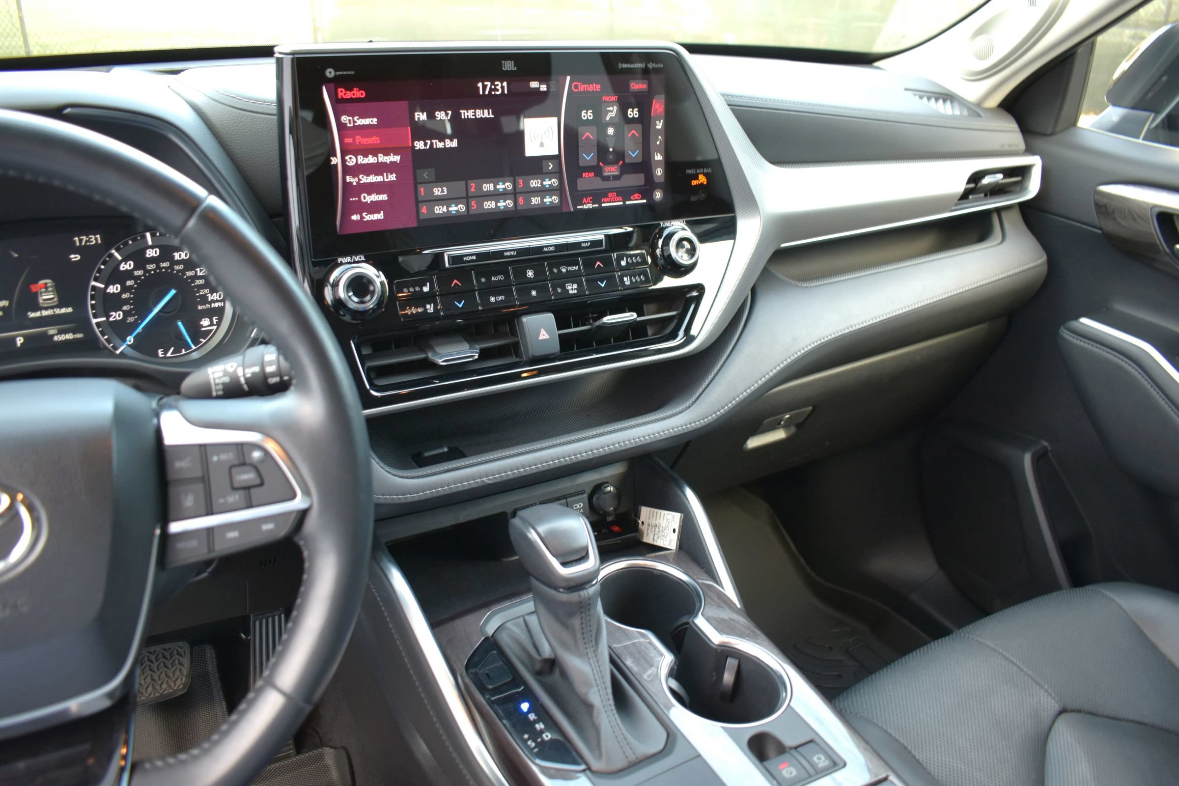 Used 2021 Toyota Highlander Platinum AWD/4WD image 21