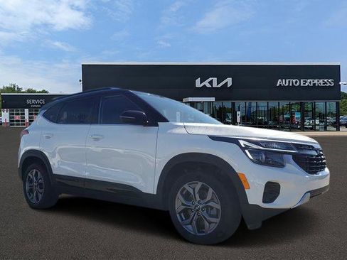 Certified 2024 Kia Seltos S image 1