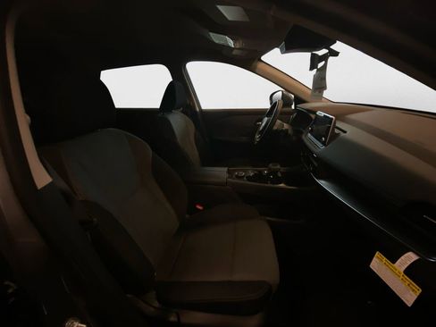 Used 2023 Nissan Rogue SV image 16