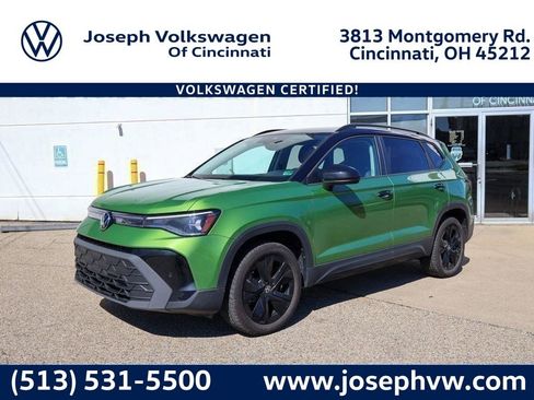 Certified 2025 Volkswagen Taos SE FWD image 1