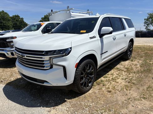 Used 2021 Chevrolet Suburban High Country w/ Premium Package AWD/4WD image 3