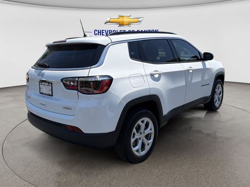 Used 2024 Jeep Compass Latitude AWD/4WD image 5