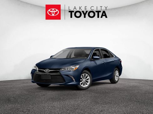 Used 2017 Toyota Camry XLE image 1
