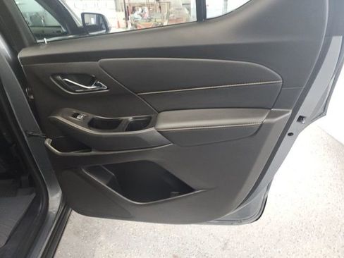 Used 2018 Chevrolet Traverse LT image 11