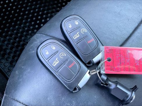 Used 2016 Jeep Cherokee Trailhawk w/ Comfort/Convenience Group AWD/4WD image 14
