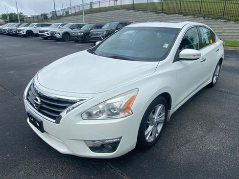 Used 2015 Nissan Altima 2.5 SV w/ Convenience Package FWD image 9