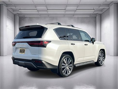 Certified 2024 Lexus LX 600 4WD w/ Appearance Package image 3