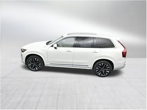 New 2026 Volvo XC90 T8 Ultra w/ Protection Package Premier AWD/4WD image 14