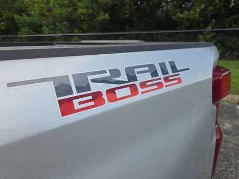 Used 2022 Chevrolet Silverado 1500 LT Trail Boss w/ Safety Package AWD/4WD image 18