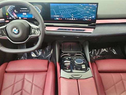 Used 2025 BMW 540i xDrive image 36