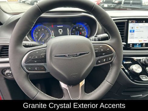 New 2026 Chrysler Pacifica Select AWD/4WD image 21