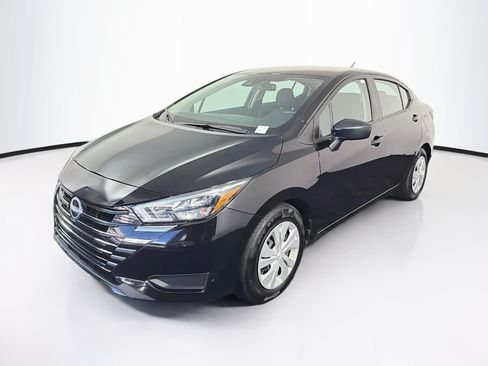 Used 2025 Nissan Versa S FWD image 3