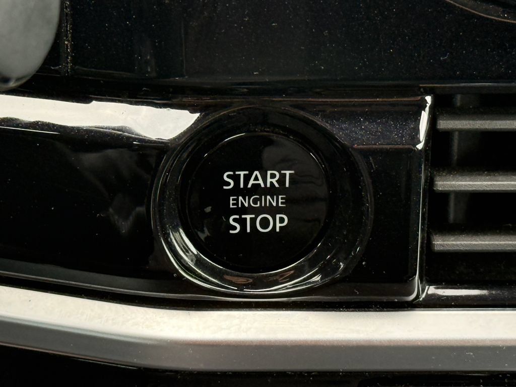Used 2025 Nissan Pathfinder SV FWD image 28