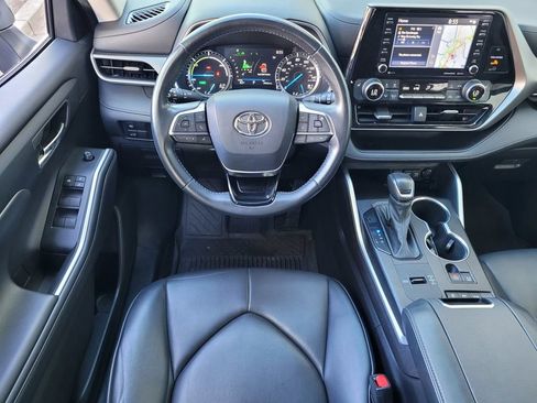Used 2021 Toyota Highlander XLE AWD/4WD image 10