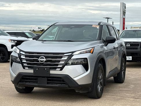 Used 2024 Nissan Rogue S image 4