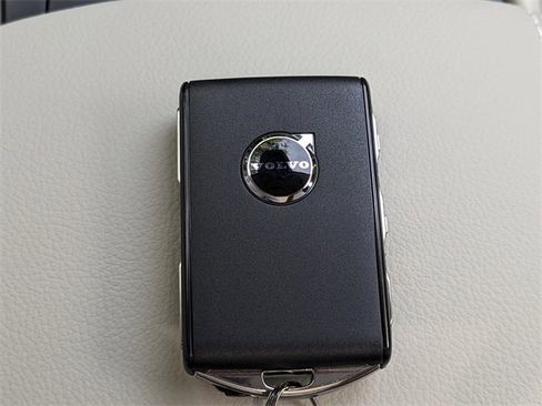 New 2025 Volvo XC40 B5 Plus w/ Protection Package Premier image 32