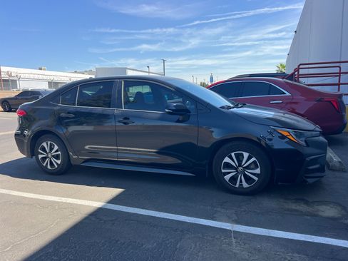 Used 2020 Toyota Corolla SE FWD image 2