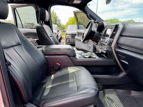 Used 2018 Ford Expedition Max XLT w/ Equipment Group 202A AWD/4WD image 23