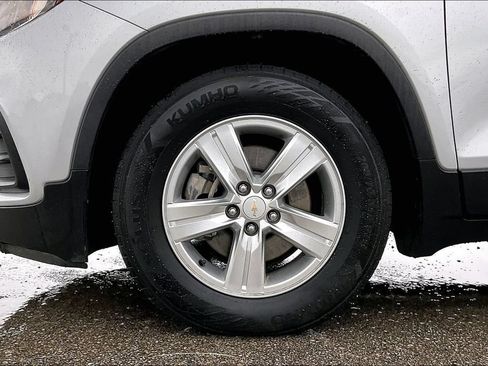 Used 2022 Chevrolet Trax LS w/ Tint and Cruise Package FWD image 35