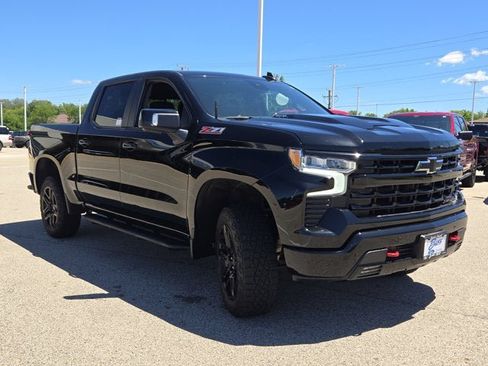 Used 2024 Chevrolet Silverado 1500 LT Trail Boss w/ LT Trail Boss Premium Package AWD/4WD image 3