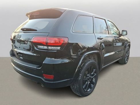 Used 2018 Jeep Grand Cherokee Altitude image 4