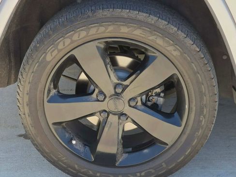 Used 2015 Jeep Grand Cherokee Altitude AWD/4WD image 31
