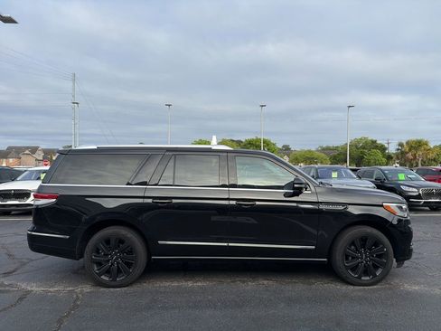 Used 2023 Lincoln Navigator L Reserve AWD/4WD image 4