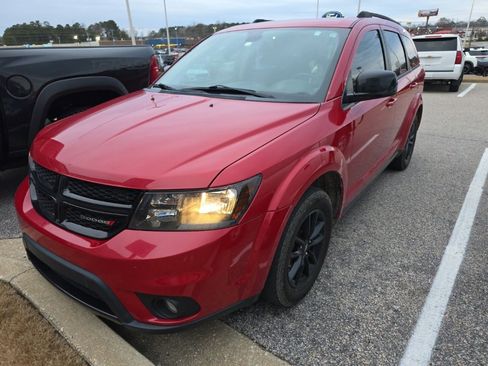 Used 2019 Dodge Journey SE image 1