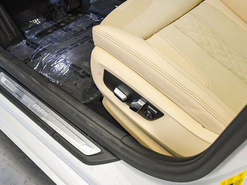 Certified 2023 BMW 530e w/ Convenience Package image 25