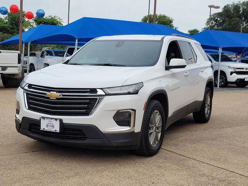 Used 2023 Chevrolet Traverse LT image 1