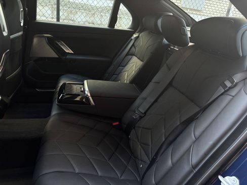 Used 2023 BMW 760i xDrive w/ Luxury Rear Seating Package AWD/4WD image 25