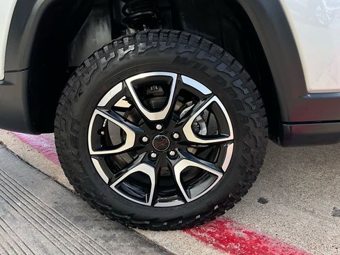 Used 2025 Jeep Compass Trailhawk image 9